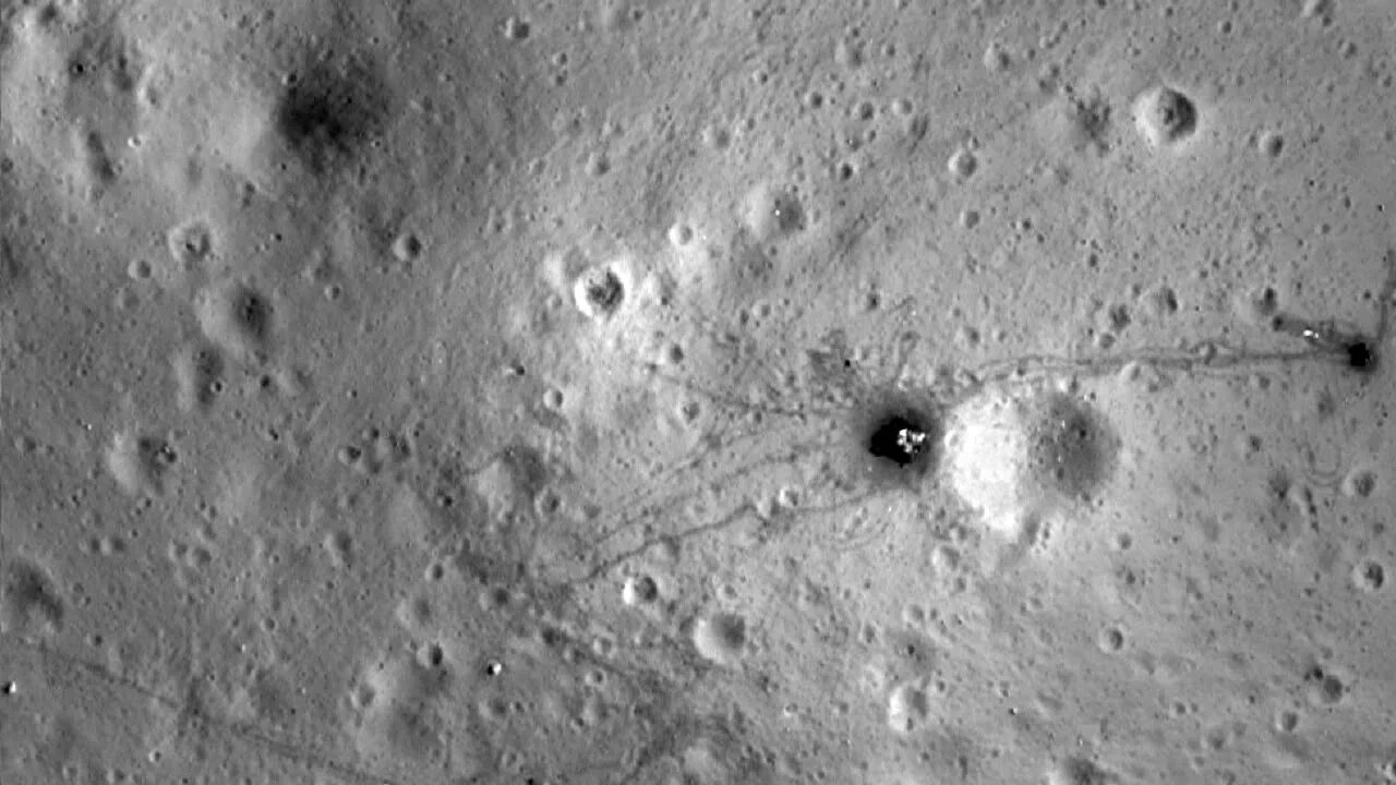 LRO Apollo 16 site. Снимки LRO Аполлонов. Аполлон 16 на Луне. Место высадки Аполлона 11.