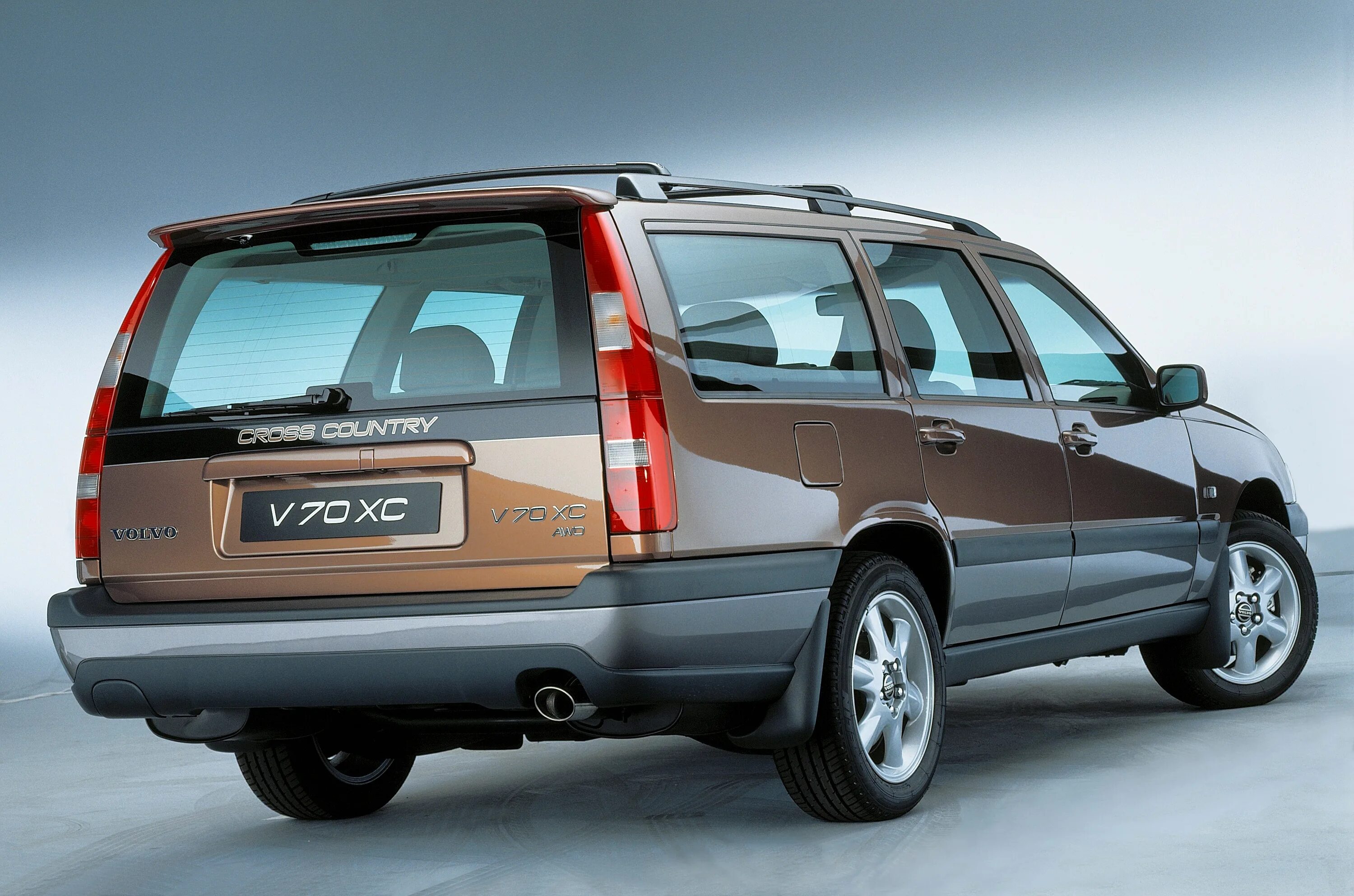 Volvo xc70 поколения. Volvo v70 XC 1999. Volvo v70xc. 1997 Volvo v70 XC. Volvo v70 XC Cross Country.