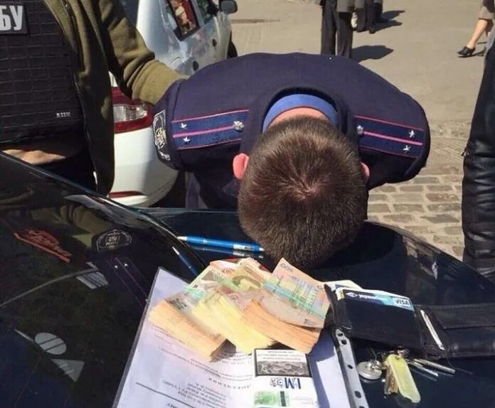 Взятка украины. Час с депутатом. Коррупция. Взятка. Фото политиков.