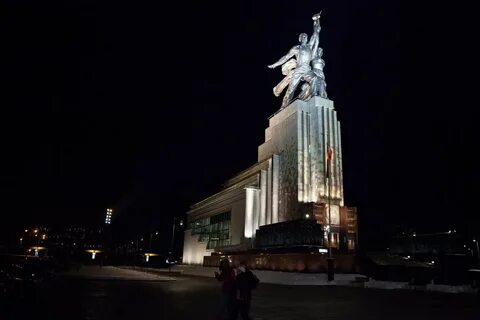 Выставочный центр рабочий и колхозница
