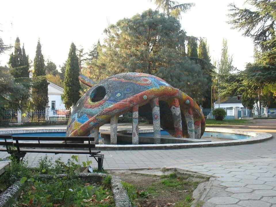 Алушта парк фото. Приморский парк алушта. алушта фонтан кит. алуштинский парк фонтан кит. центральный парк алушта.