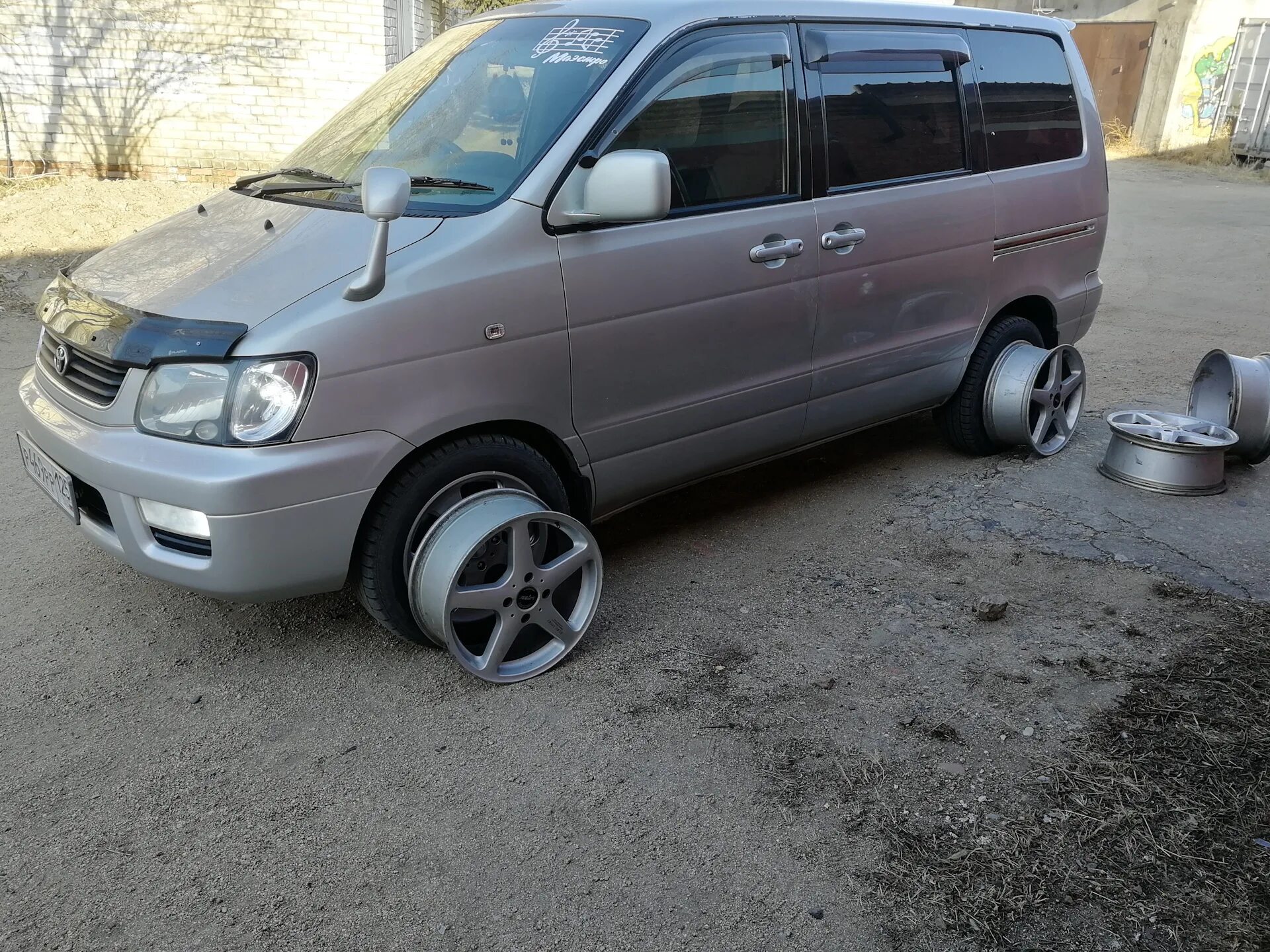 Диски тойота таун айс. Тойота Таун айс Ноах литье r17. Toyota Town Ace Noah r16. Toyota Town Ace r16. Таун айс Ноах на литье r18.