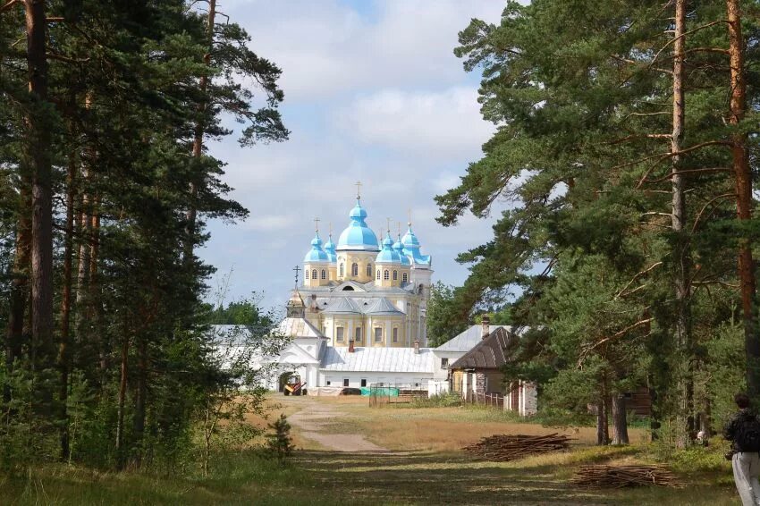Остров коневец монастырь. Коневский рождество-богородичный монастырь. Коневский монастырь сайт. Коневец достопримечательности. Остров коневец достопримечательности.