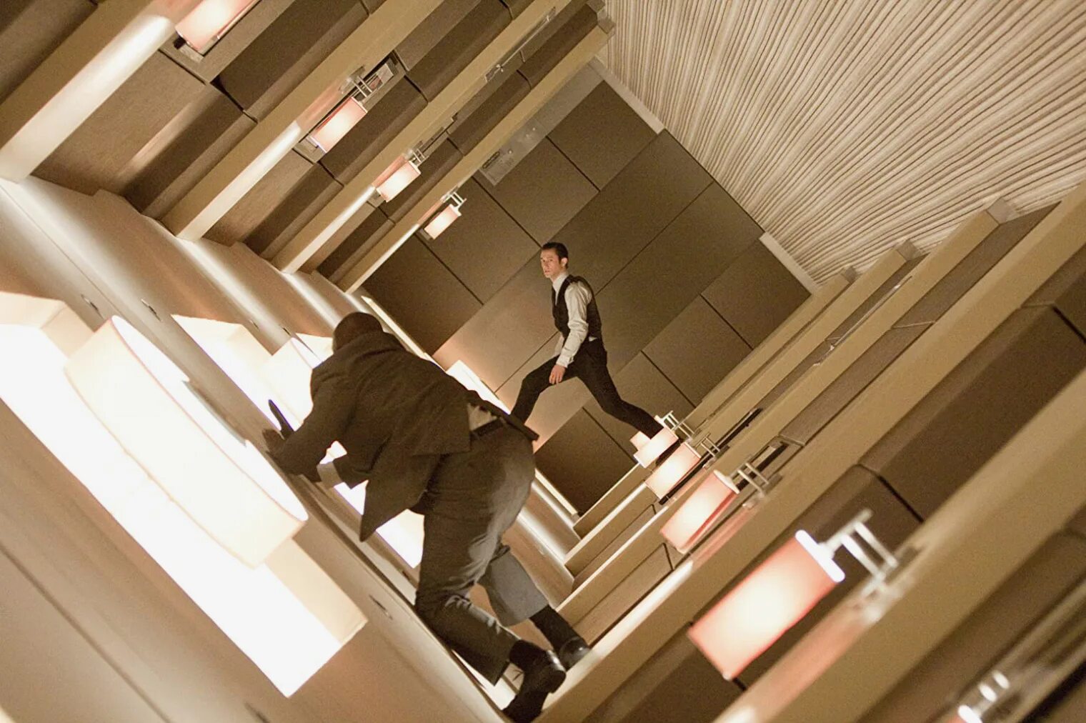 Начало Inception 2010. Начало Кристофер Нолан. Начало (2010) Нолана. Кристофер Нолан и Леонардо ди Каприо. Сцены лишения