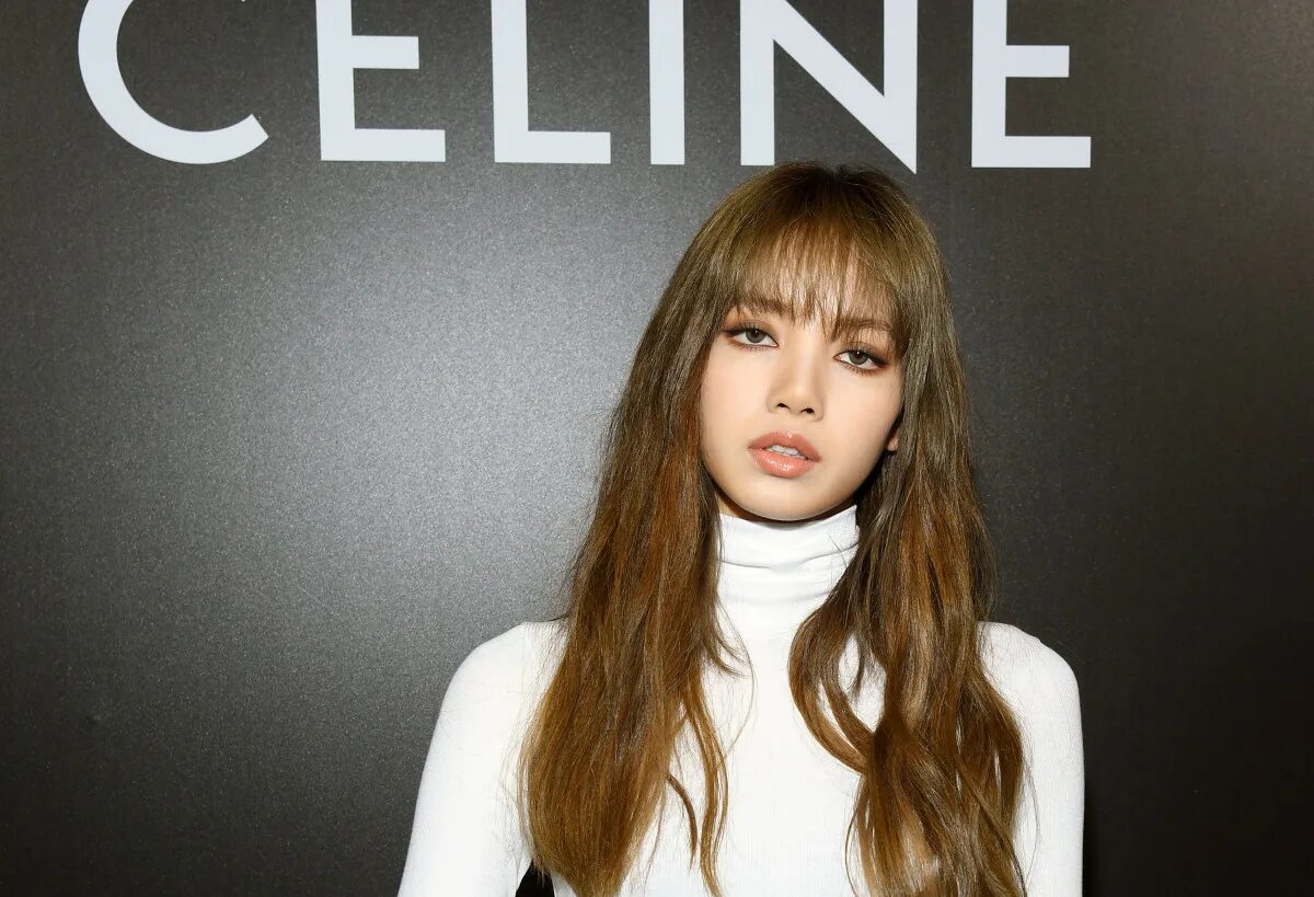 Lisa making. Lisa celine 2025. lisa black celine. celine fashion lisa. celine lisa brand.