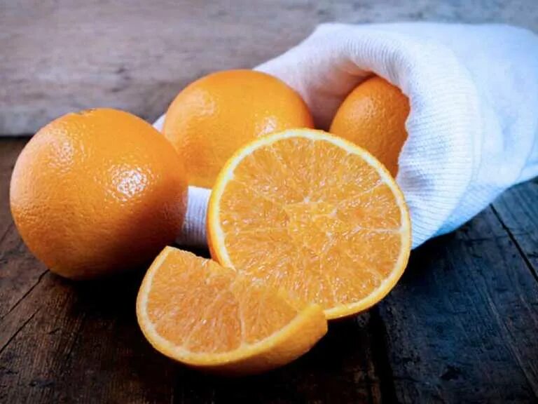 Польза апельсина для мужчин. Апельсин. Апельсин польза. Кислота в апельсине. Польза апельсинов для организма.
