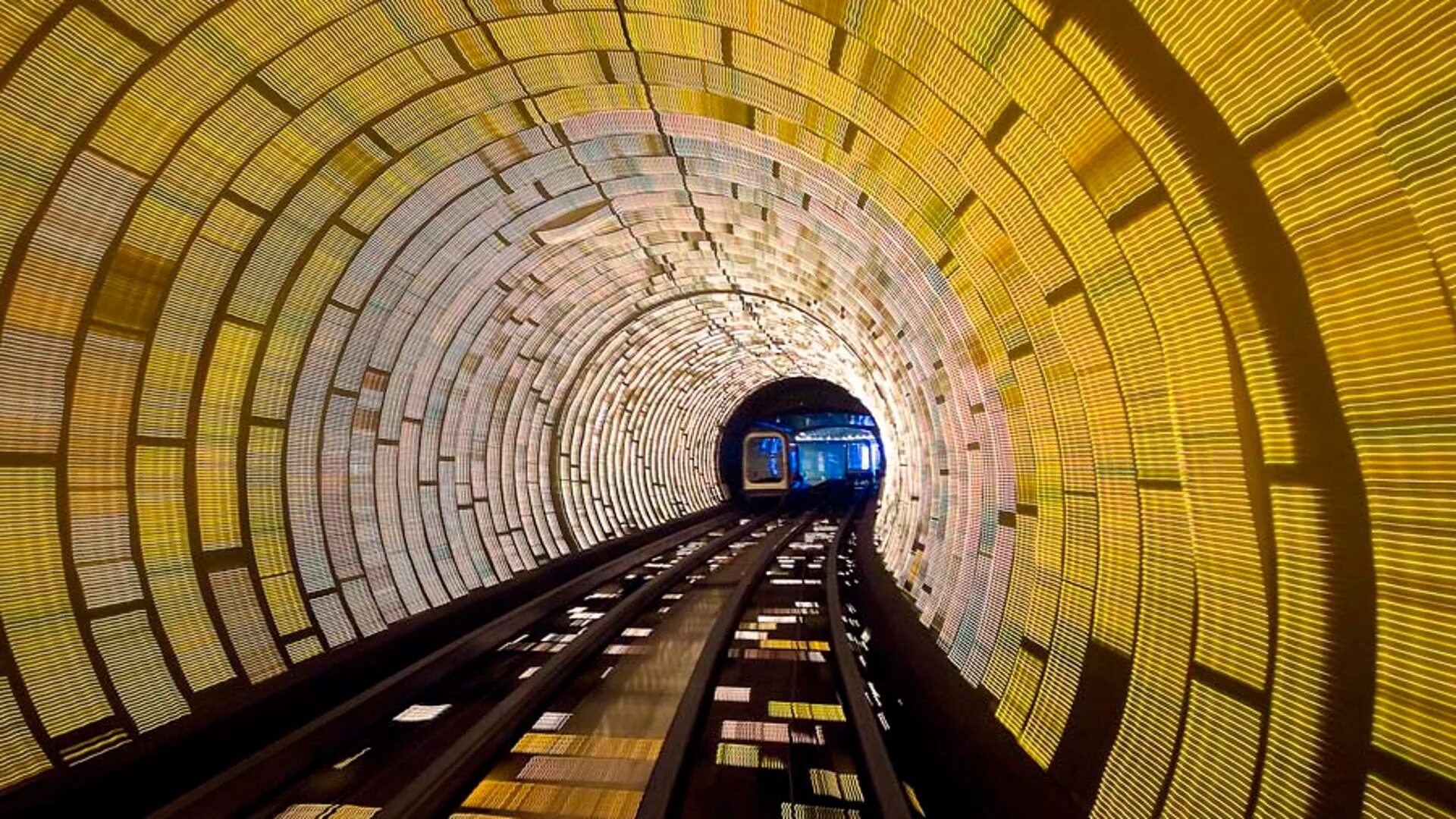 Метрополитены стран. Тоннель бунд, Шанхай, Китай. The Bund Sightseeing tunnel станция метро. The Bund Sightseeing tunnel Шанхай. Шанхай метро красивые станции.