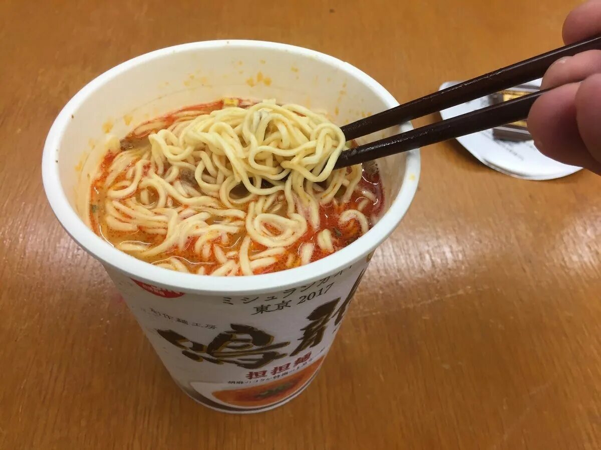 Что добавить в лапшу. Instant Noodles лапша. Рамен доширак японский. Китайская лапша рамен. Японская лапша быстрого приготовления рамен.