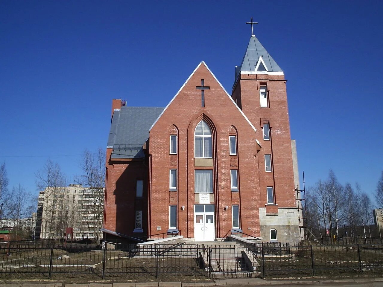 вятский терем храмы. католическая церковь в англии. домики религии. церковный дом. католическая часовня.