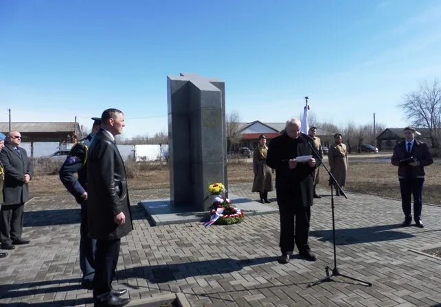 Новости пугачев сегодня последние свежие события. Памятник белочехам в Пугачеве. Памятник белочехам в Пугачёве Саратовской области. Белочехи Пугачев. Пугачевский район Саратовская область Покровка.