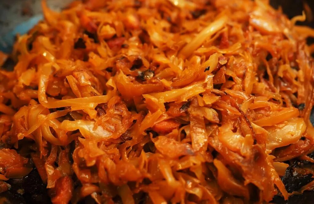 Как потушить капусту без мяса на сковороде