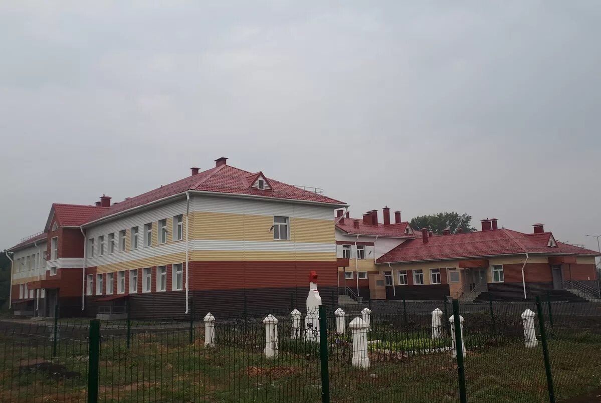 Покровка локтевский район алтайский школа. Покровка школа детский сад. Посёлок покровка первомайский район алтайский край. Село покровка алтайский край. Село покровка локтевского района.