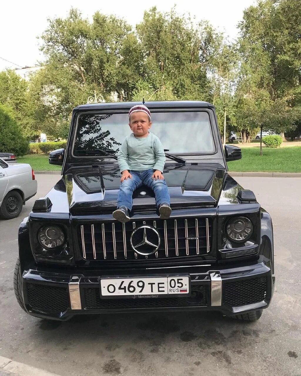 Хасбик богатый. Хасбик кадыров мерседес. Смешные фото хасбика. Хазбик хазбула. Давид пепанян.