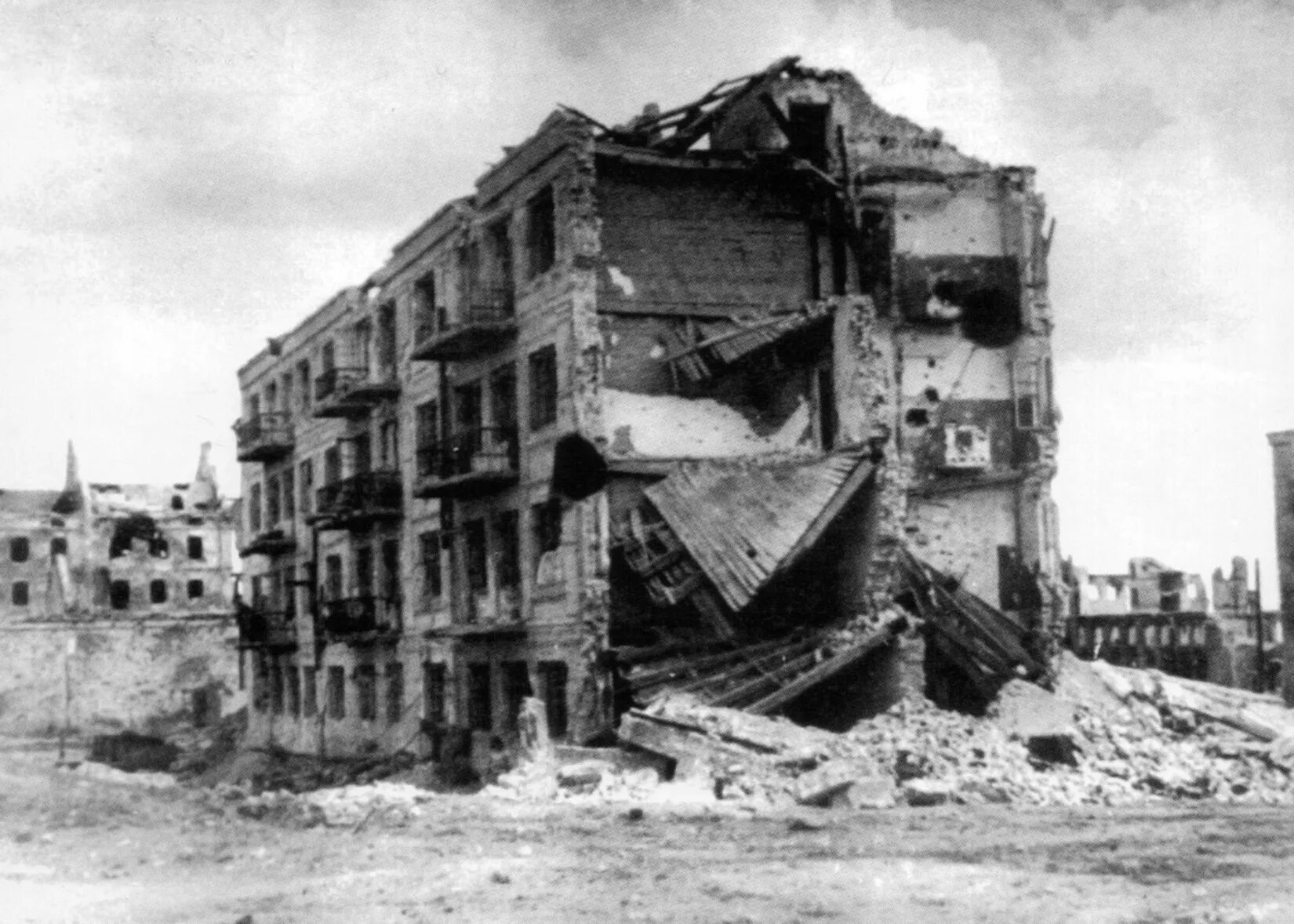 Сталинград го. Дом павлова 1942. дом павлова в сталинграде до войны. дом павлова волгоград до войны. дом павлова сталинград 1943.
