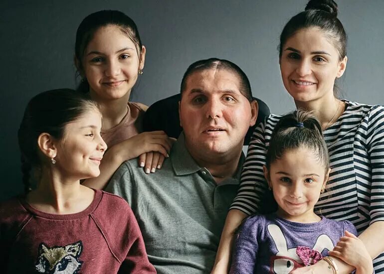 Что происходит в его семье