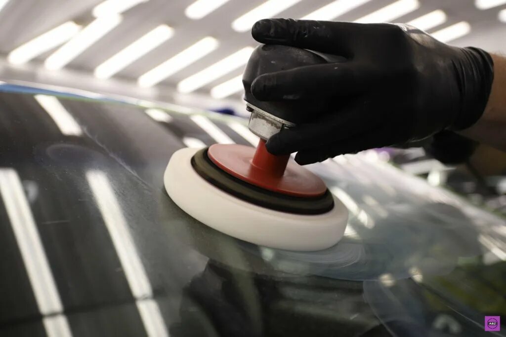 Полировка стекол автомобиля. Шлифовка стекол автомобиля от царапин. Полировка стекла автомобиля от царапин. Шлифовка стекол автомобиля от царапин. Шлифовка лобового стекла автомобиля.