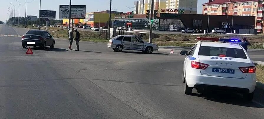 Автобус увельский южноуральск. Полицейский автомобиль фото.