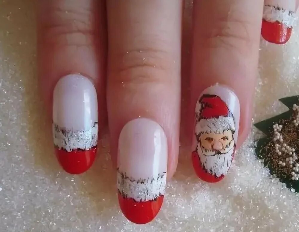 прикольный маникюр на новый год. маникюр с дедом морозом. маникюр с санта клаусом. рукавички на ногтях пошагово. новогодний маникюр с шапочкой деда мороза.