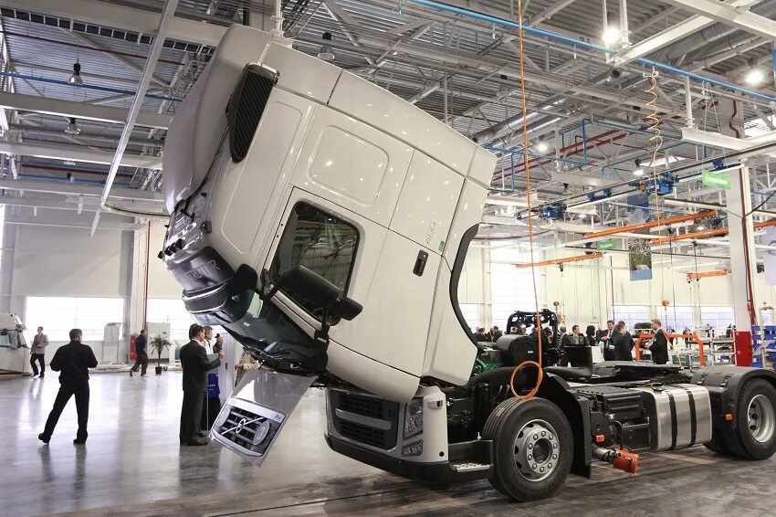 Грузовики калуга. Калужский завод Вольво. Завод Volvo в Калуге. Volvo Group в Калуге. Завод Volvo тягач.