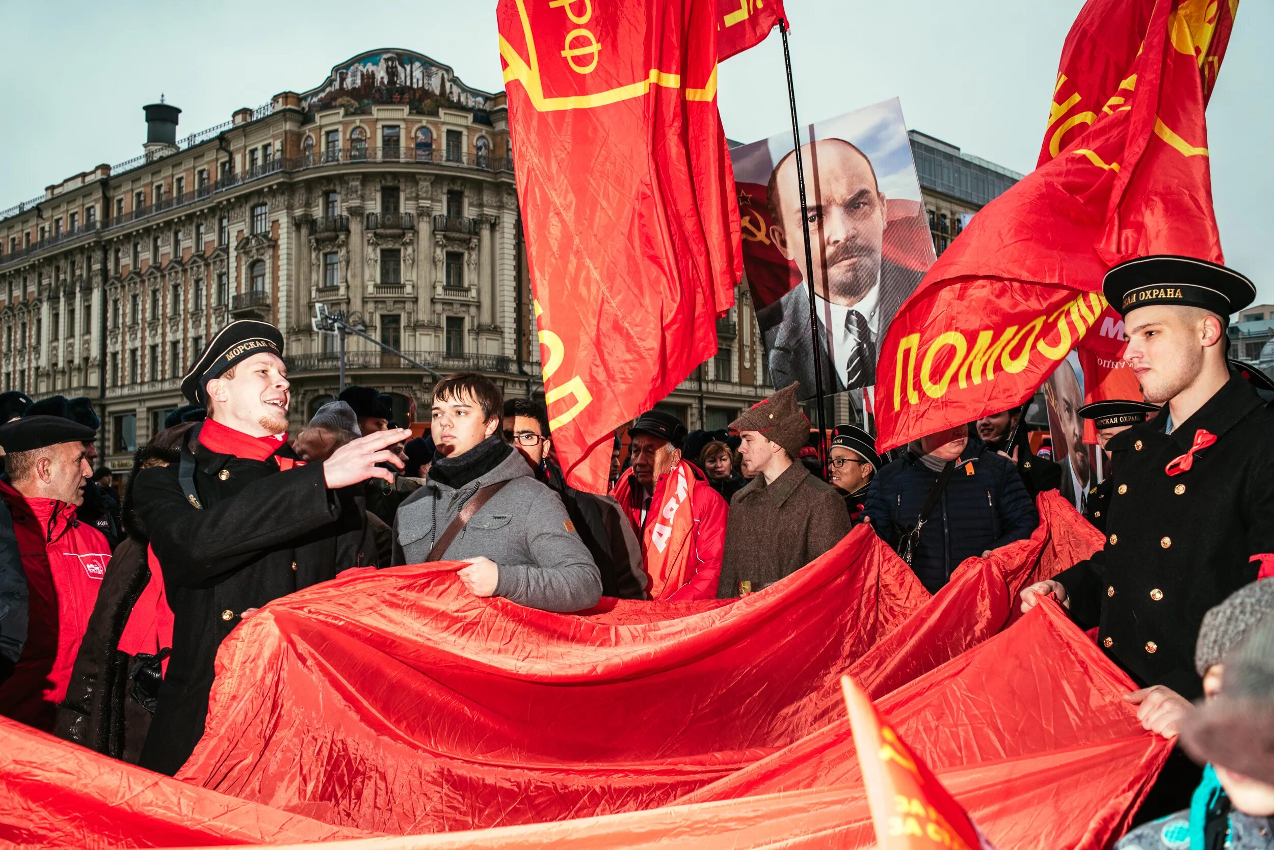 Великая красная революция. Великая Октябрьская революция. Политическая революция. Красный октябрь революция. Ленин на демонстрации.