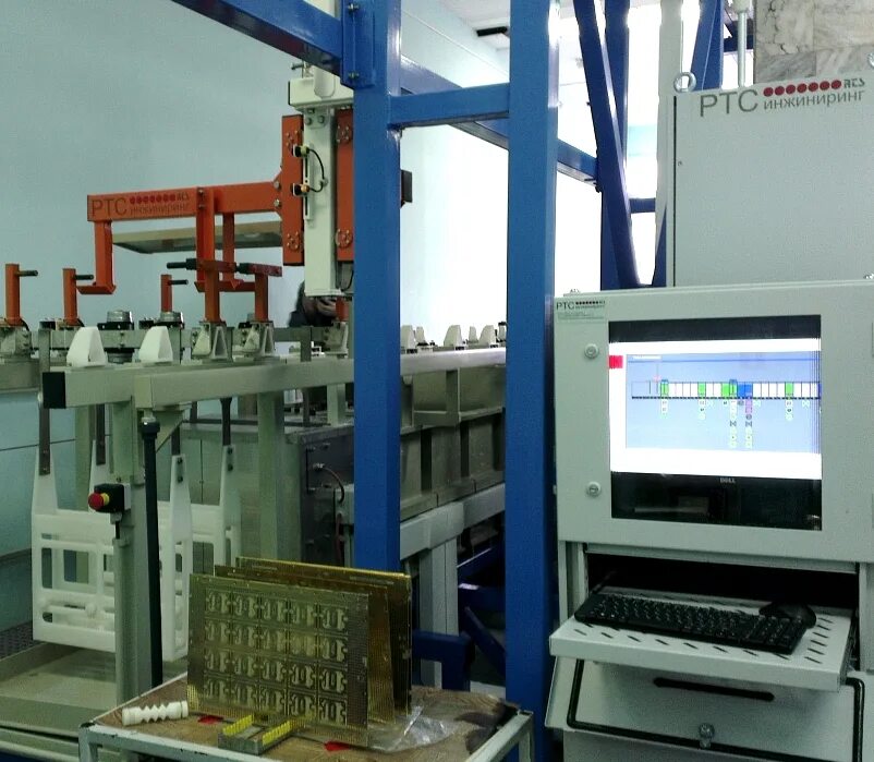 Фрезерный гальванический станок. Шкаф управления гальванической линией. Ртс инжиниринг на выставке. Автооператор гальванических линий. Ртс инжиниринг.
