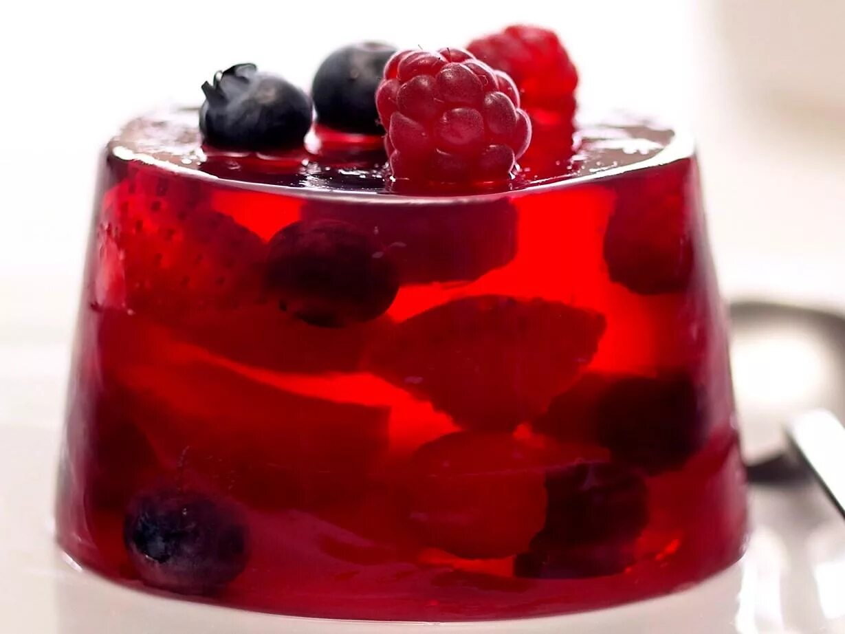 желе из агар агара. желе рисунок. желе на белом фоне. желешка из монстры на каникулах. желе на тарелке.