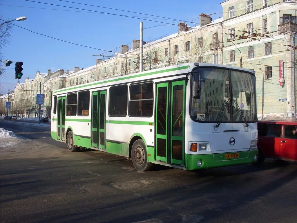 Автобусы дзержинск автовокзал. МУП экспресс Дзержинск. ЛИАЗ-5256 Дзержинск. МУП экспресс Дзержинск автобусы. ЛИАЗ МУП экспресс.