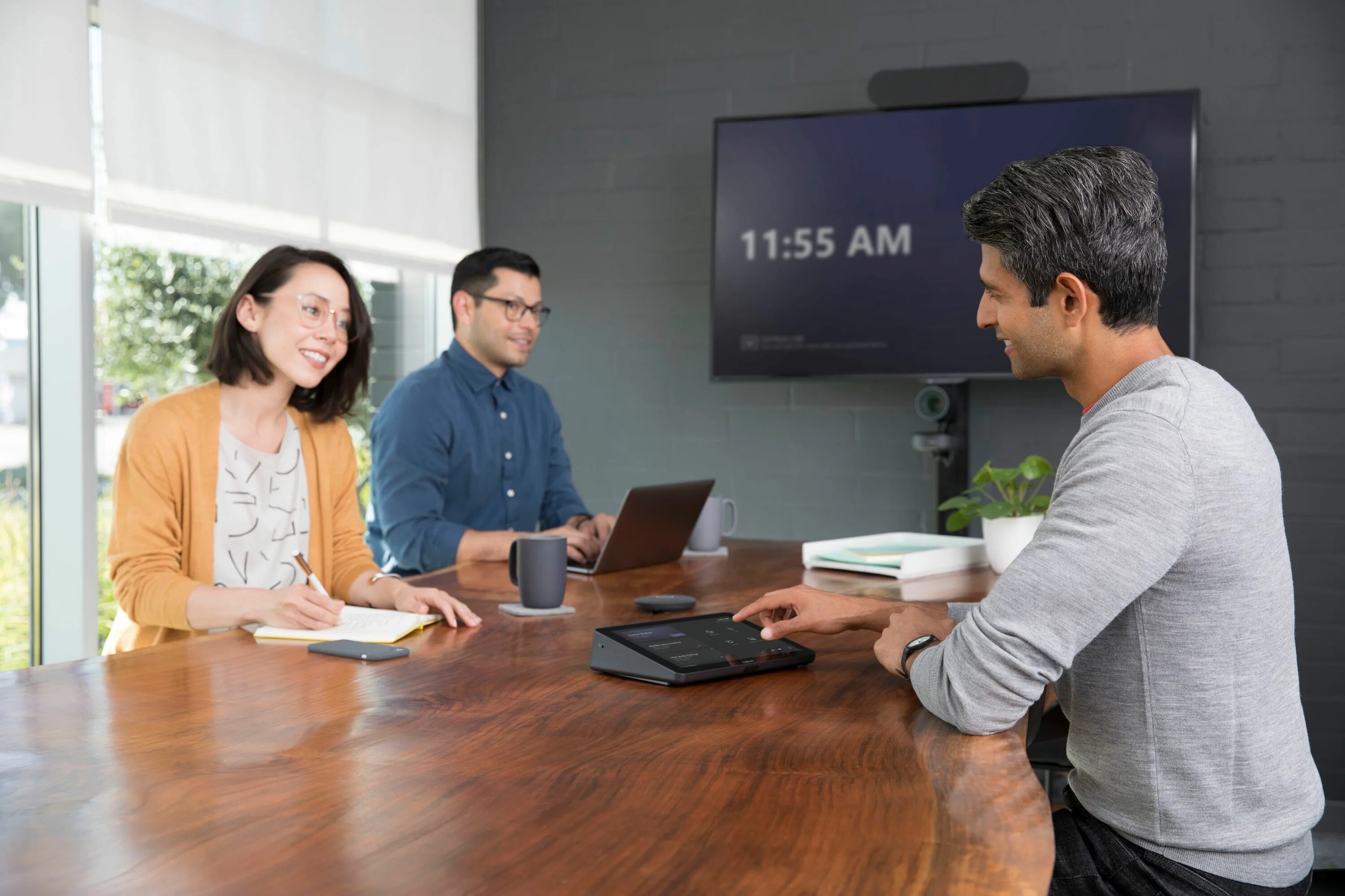 Microsoft Teams конференция. Staff Linear удаленная работа. Logitech Room. Logitech tap Medium. Teams rooms