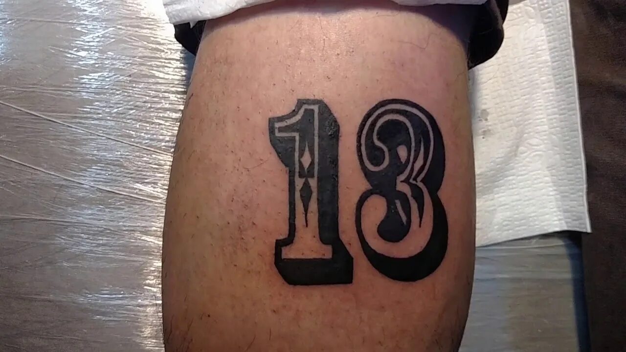 Тату 13 значение. Тату 13. татуировка цифра 13. тату число 13. тату с числами красивые.