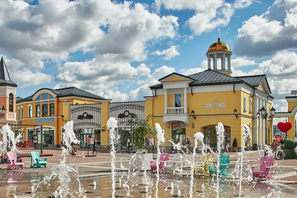 Outlet village котельники. Аутлет Вилладж Котельники. Outlet Village белая дача. Аутлет белая дача Котельники. Мега белая дача аутлет Виладж.