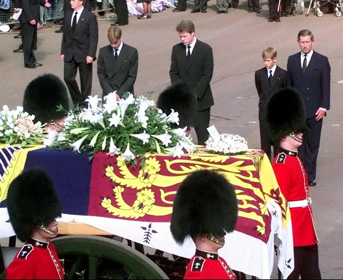Похороны принцессы. Похороны принцессы Дианы 1997.