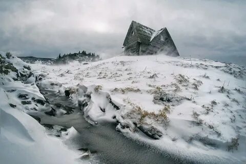 Скала снег