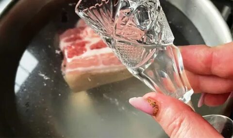 Положил мясо молочный