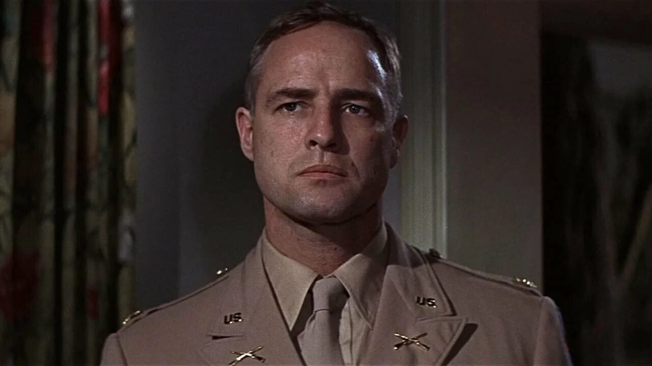 Блики в золотом глазу. Элизабет тейлор 1967. Марлон брандо и элизабет тейлор. Блики в золотом глазу фильм 1967. Марлон брандо 1967.