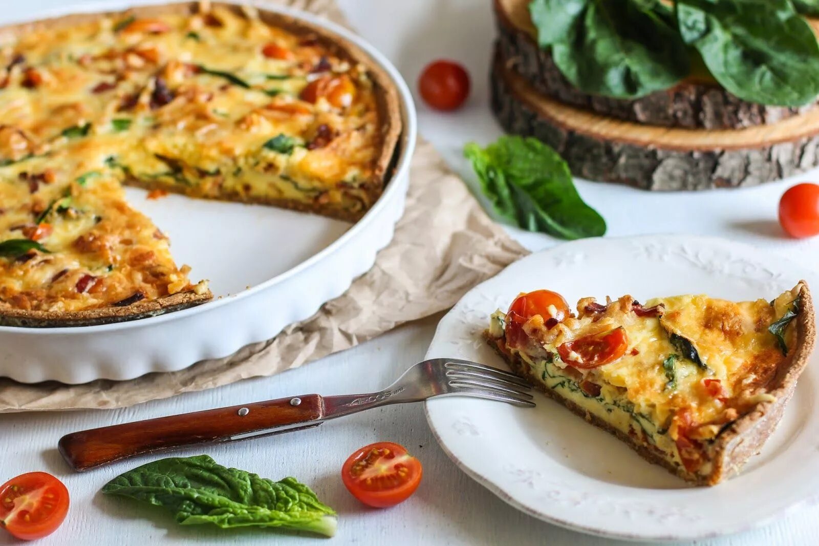 Покажи какие рецепты. КИШ Лорен. КИШ Лорен (Quiche Lorraine). КИШ Лорен со шпинатом. КИШ Лорен с беконом.