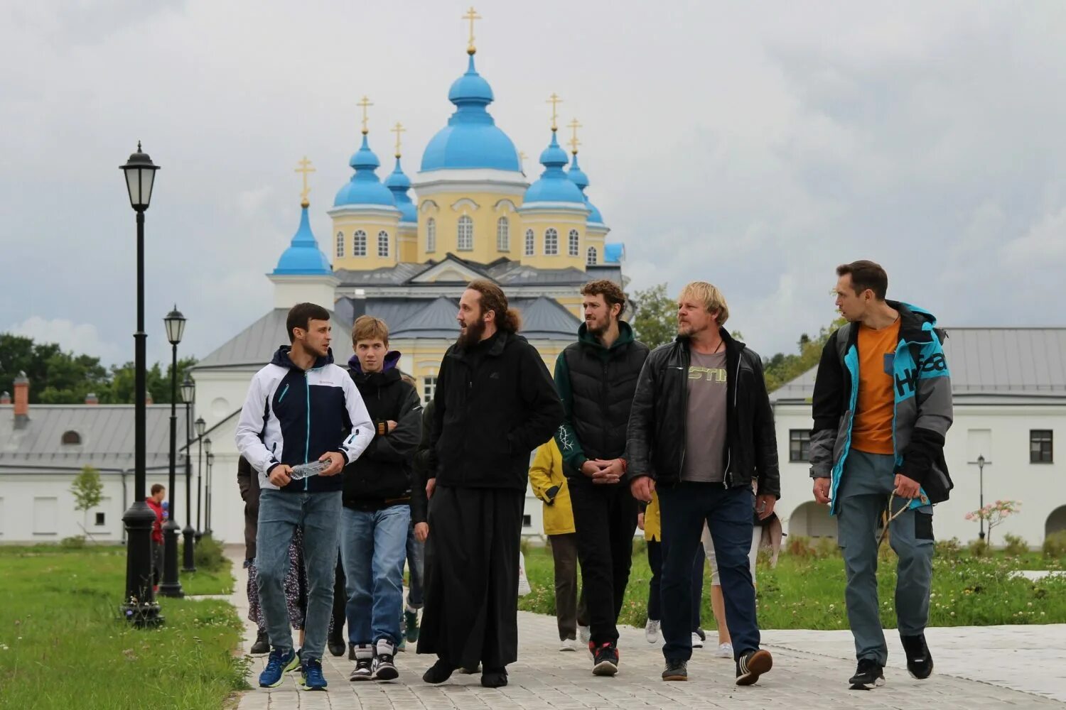 Коневец погода на завтра. Остров коневец как добраться. Остров коневец экскурсия из питера. Коневец квартет. Бухта владимирская остров коневец.