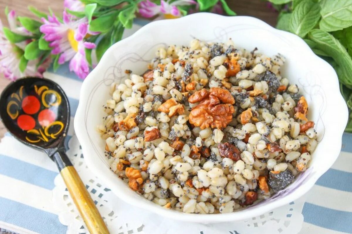 Кутья из пшеницы с маком. Кутья из пшеницы с медом и орехами. кутья с медом и маком. кутья рождественская с маком. кутья рисовая с изюмом и маком.