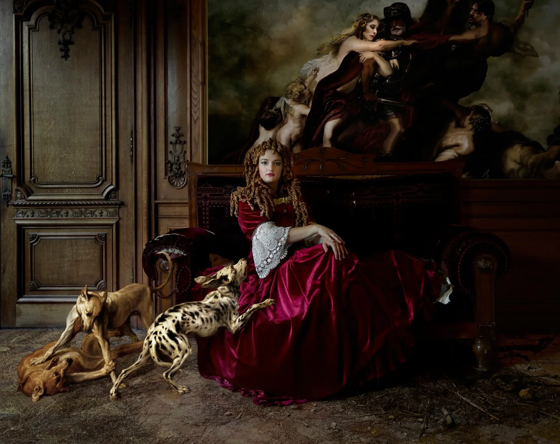 Девушка с собакой. Девушка в плаще. Фотосессия с бойцовской собакой. Девушка с питбулем. Женщина с собакой.