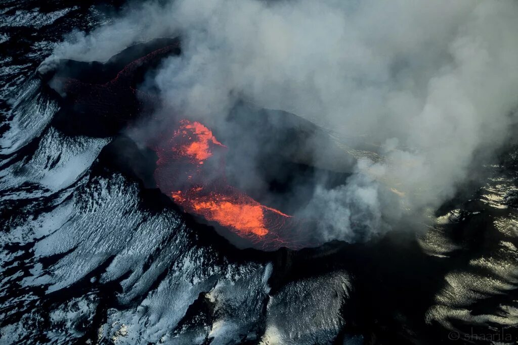 Вулканы гавайских островов. Извержение вулкана цунами. Извержение вулкана лава море. Водяные вулканы. Вулкан эрта але эфиопия.