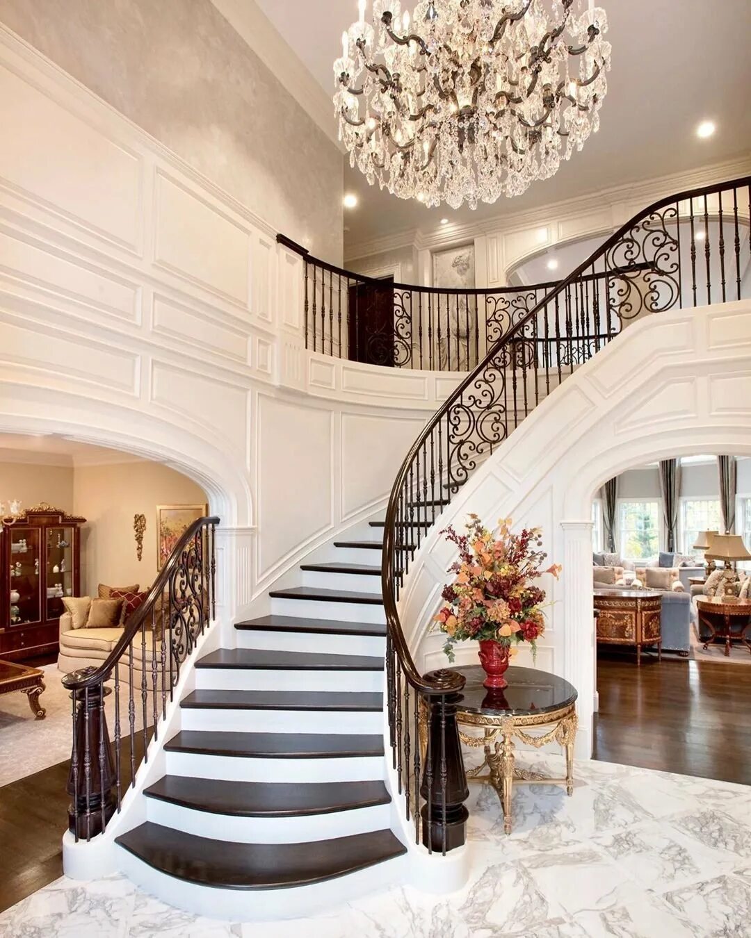 Отель Метрополь мраморная лестница. Мраморная лестница в гостинице Метрополь. Красивые лестницы в доме. Лестница в классическом стиле. Е хол