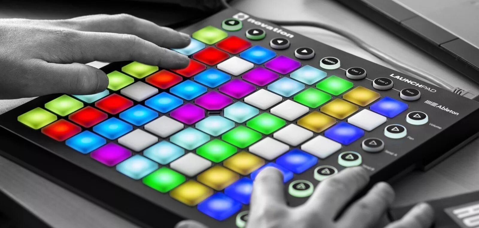 панель с кнопками для музыки. кнопки диджейского пульта. Ableton launchpad mk2. Midi-контроллер "novation launchpad usb midi". Novation launchpad mk2.