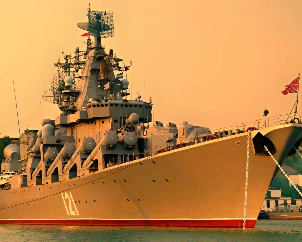 Гвардейский ракетный крейсер проекта 1164. Крейсер ракета. Крейсер ракета. 1164 атлант. Флагман черноморского флота ракетный крейсер москва.