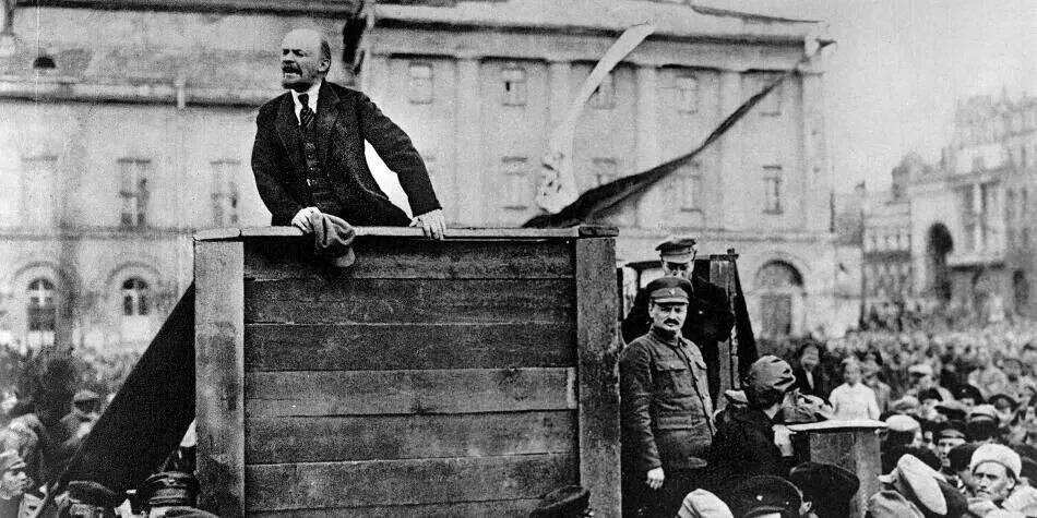 Речь ленина 1917. Первая речь ленина. Ленин выступает 1917. Что такое советская власть ленин. Ленин конгресс коминтерна 1920.