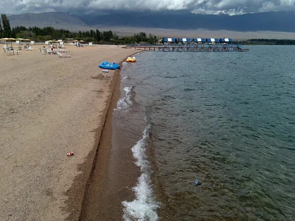 Лагерь на иссык куле. Пансионат радуга иссык-куль. иссык-куль радуга пляж. радуга вест иссык-куль. иссык куль пляж радуга вест.
