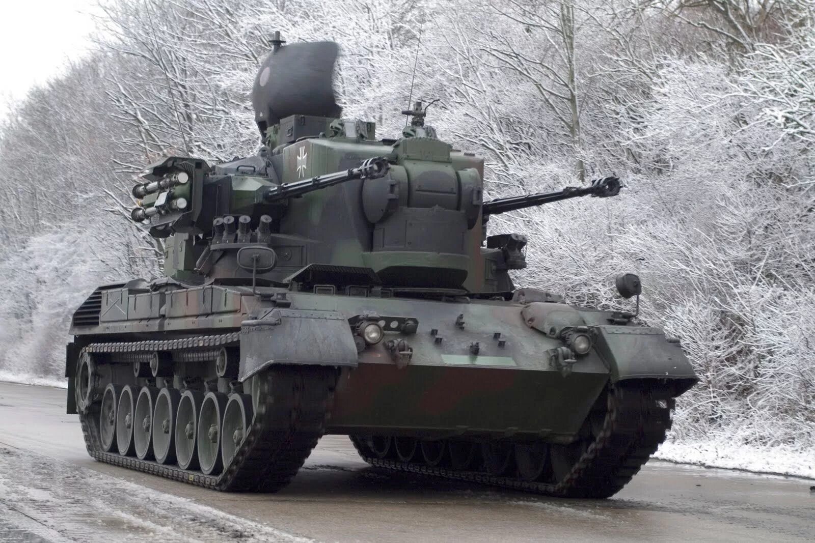Gepard hss. Зсу gepard 1a2. зсу гепард 1а2. немецкая зсу гепард.