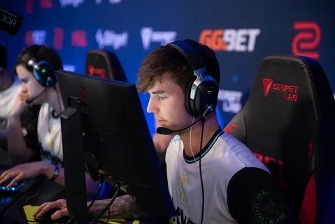 File:Dev1ce @ PGL Major Stockholm 2021.jpg.