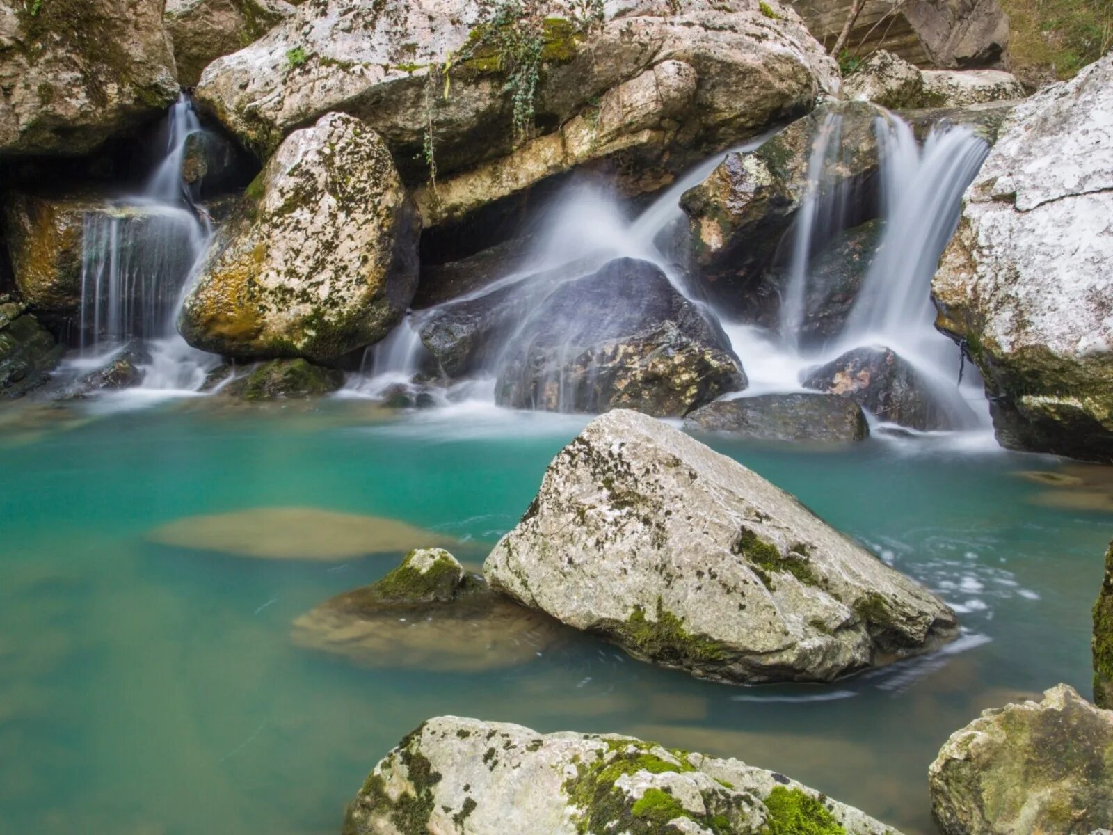 Мобильные телефоны краснодарского края. Агурский водопад Сочи. Агурские водопады Краснодарский край. Агурское ущелье в Сочи. Агурские водопады достопримечательности Сочи.