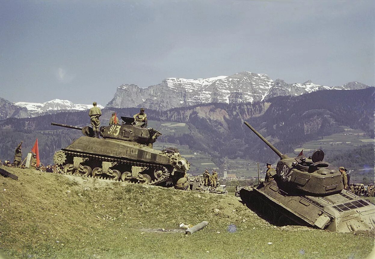 Фотографии 2 4. Шерман и т34. Танк Шерман и т-34. M4 Шерман и t-34. Т-34 И м4 Шерман.