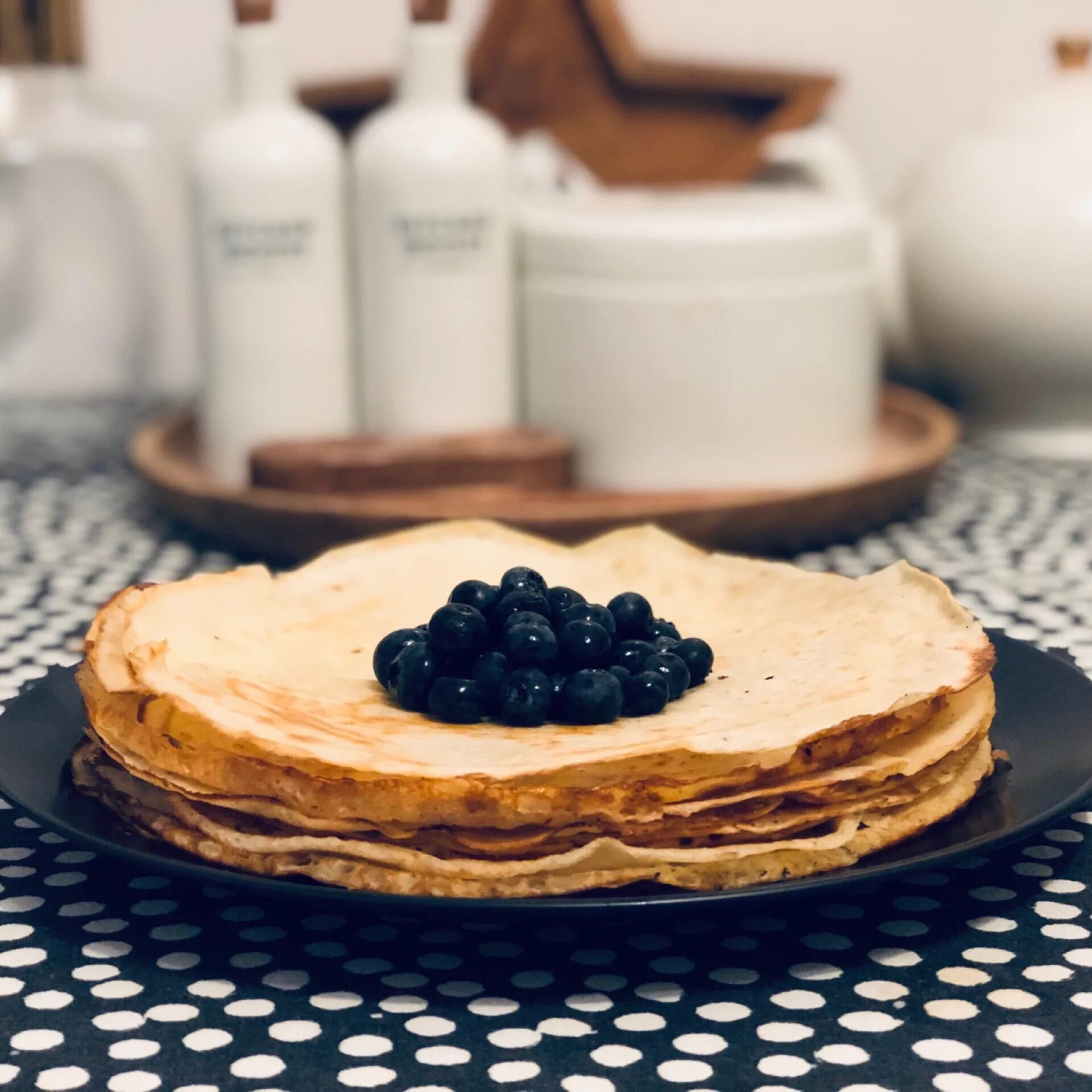 рисовые блинчики. блины на рисовой муке. безглютеновые блины. блинчики на рисовой муке. тонкие рисовые блинчики.