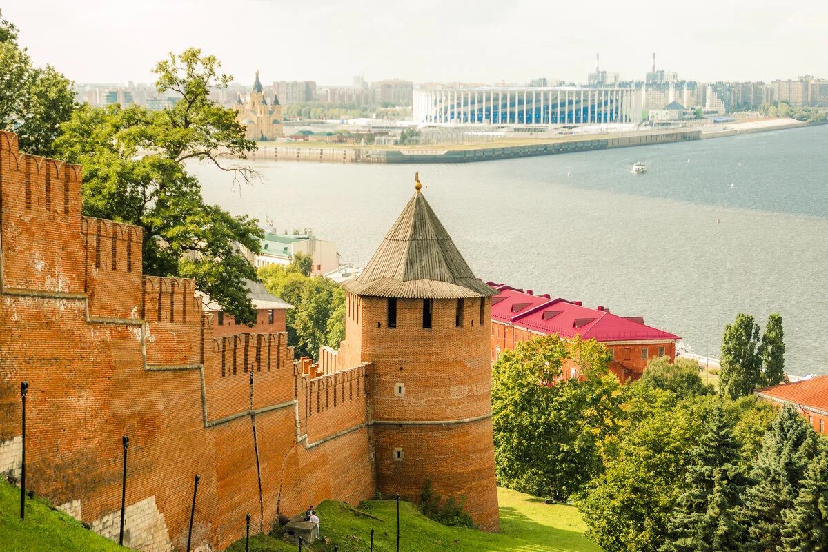 Кремлевская стрелка. Нижегородский Кремль Кремль. Нижегородский Кремль Нижний Новгород. Кремлевская стена Нижний Новгород. Нижегородский Кремль крепость.